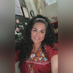 Meet your Posher- Krystal, your fashion loving curvy Teacher 💕